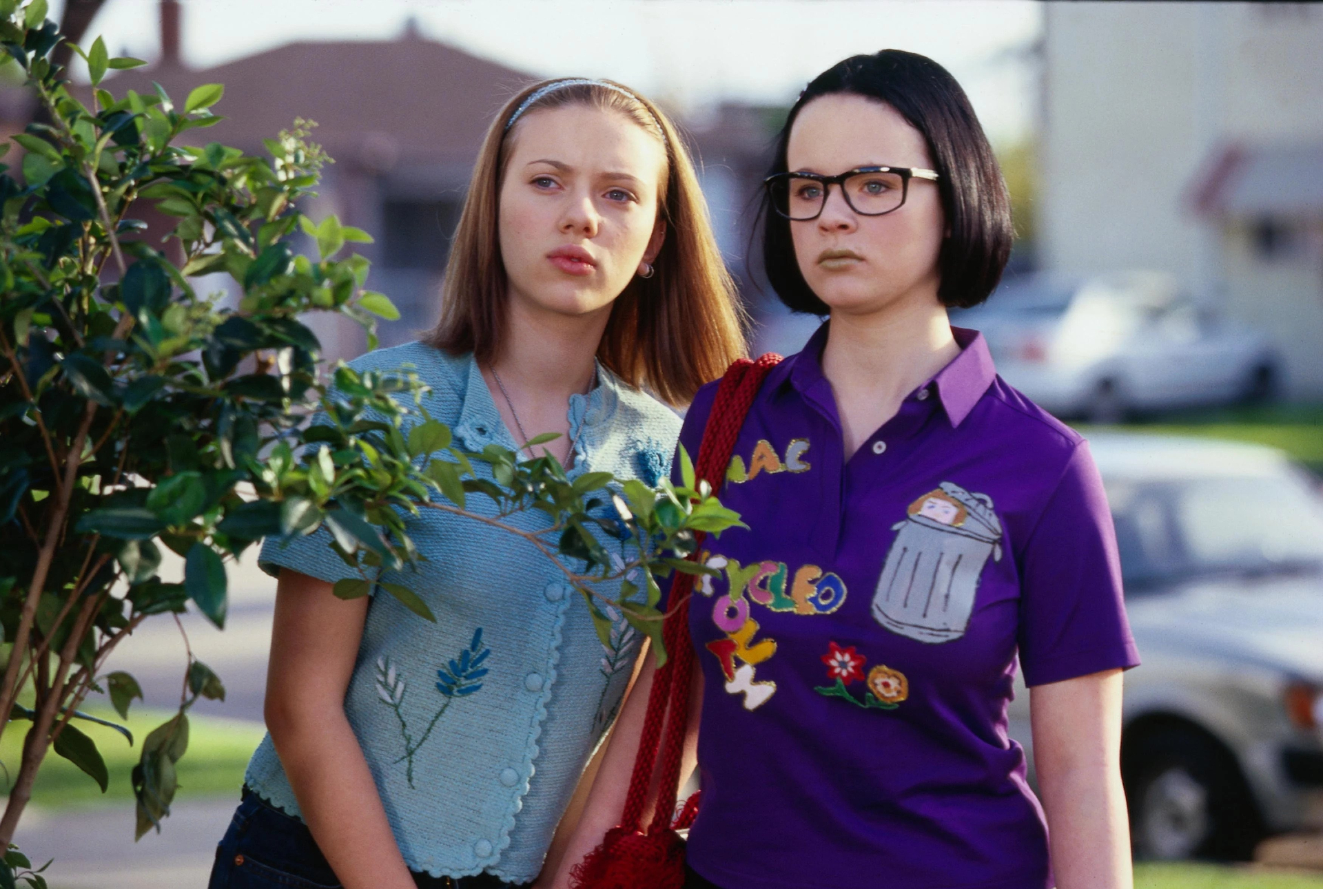 Scarlett Johansson as Rebecca and Thora Birch as Enid in Ghost World